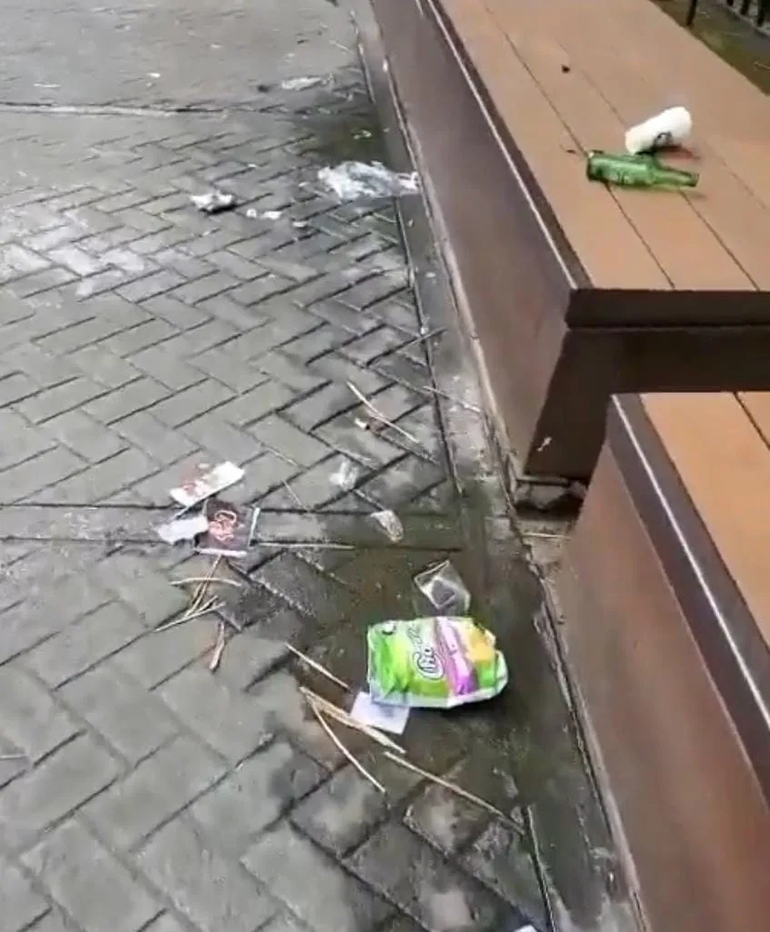 "Está bien que seamos borrachos, ¿pero cochinos?" denuncian que en el Bulevar del Río están dejando basura y heces de perros