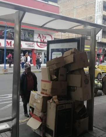 Denuncian mal uso de paradero de bus de la calle 17 de Pasto