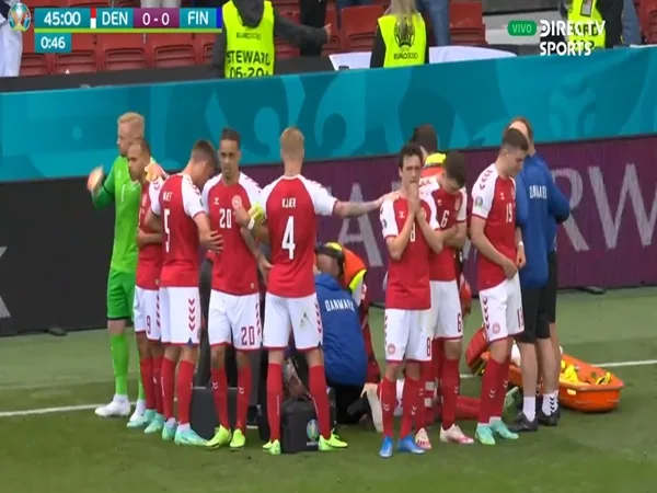 En pleno partido el futbolista Christian Eriksen se desplomó en el campo de juego