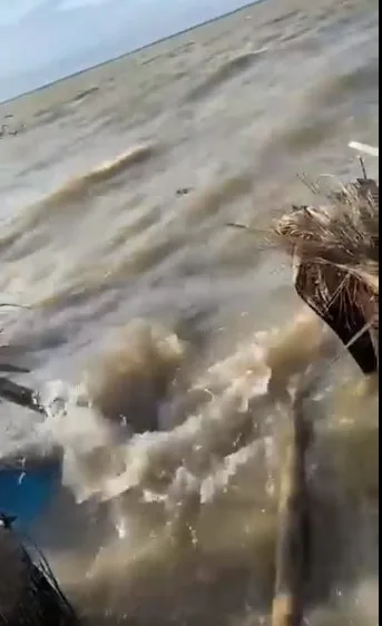 El susto de sus vidas se llevaron funcionarios del DANE en medio de las inundaciones en el Chocó