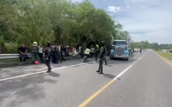 camión en