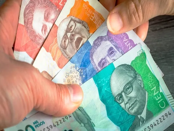 Billetes colombianos.