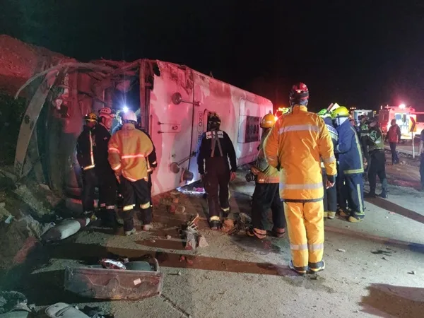Accidente de bus interdepartamental en vía Pasto- Ipiales dejó dos muertos y varios heridos