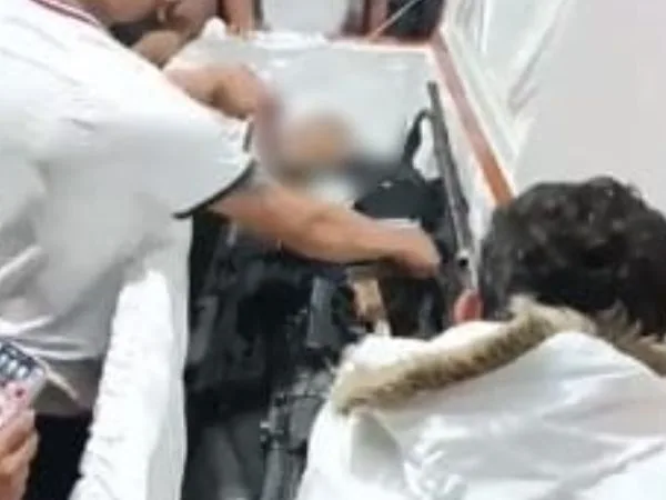 Con arsenal de fusiles y granadas en el ataúd, despidieron a supuesto cabecilla narco