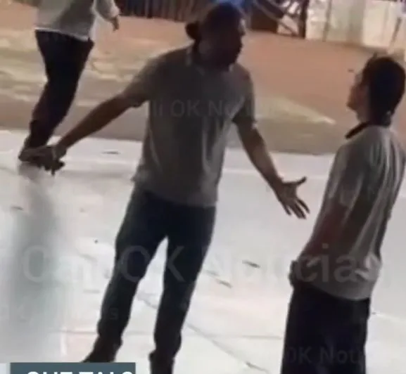 "¡Aquí no se dicen groserías brother, aquí no!", fue el reclamo del profesor al estudiante.