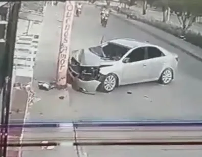 contra un poste en Barranquilla