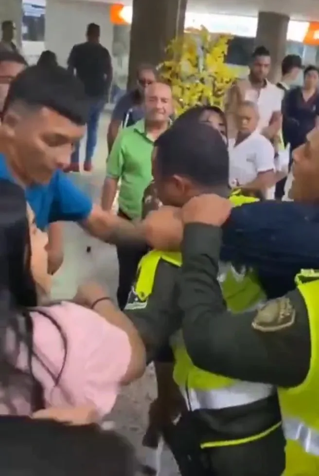 Estarían fumando alucinógenos en la terminal, y cuando les llamaron la atención se armó la trifulca en Valledupar