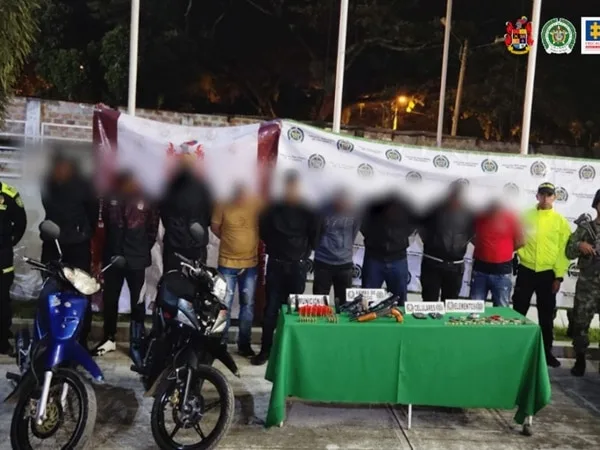 Al lugar ingresaron varios hombres con armas de fuego, los intimidaron, los tiraron al piso, los amarraron y al parecer otros fueron golpeados.