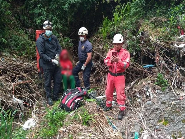 Joven que intentaba cruzar la frontera cayó al río Guáitara tras ruptura de un puente