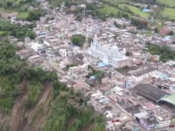 Más de 30 familias en Ancuya, Nariño requieren reubicación, sus casas están al borde de un abismo