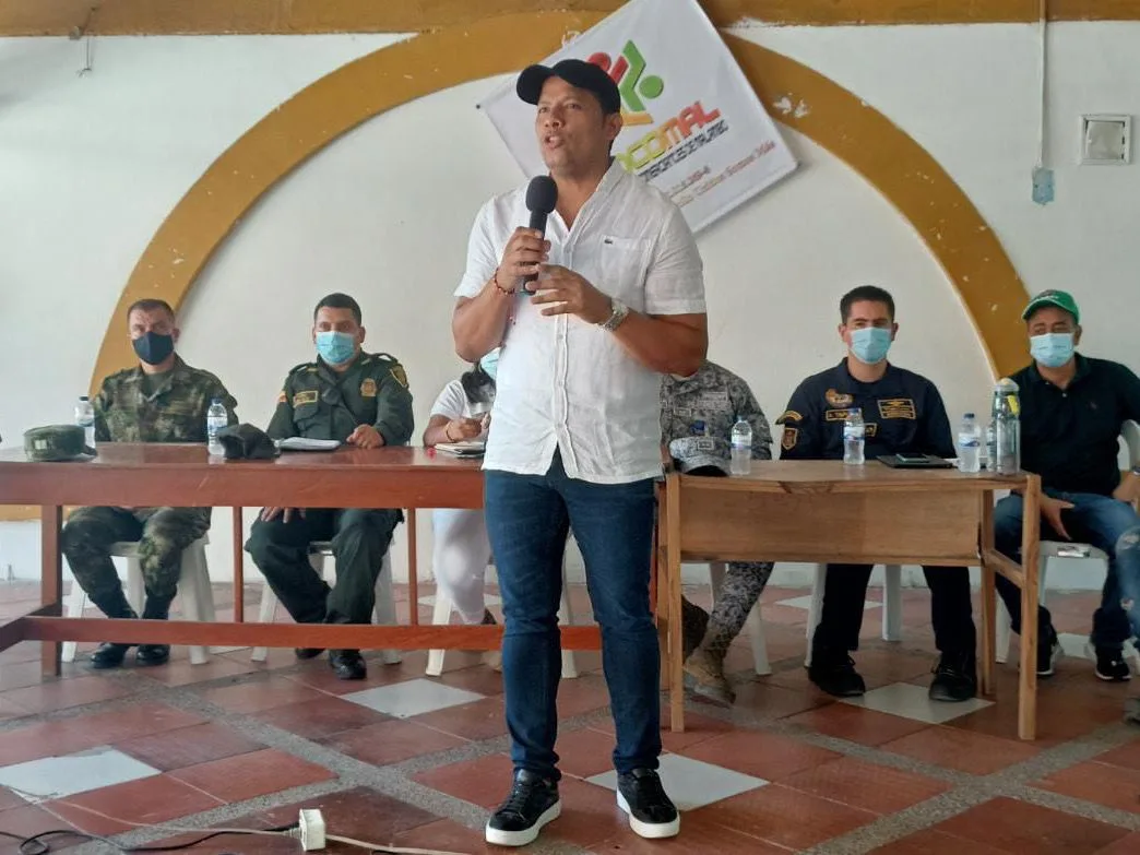 Ante las extorsiones, "que comerciantes tenga un arma para defender su negocio": Alcalde de Malambo