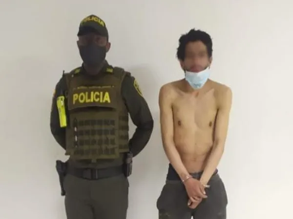 Capturan a sujeto que protagonizaba riña, agredió a Policía, lo escupió en el rostro y lo amenazó