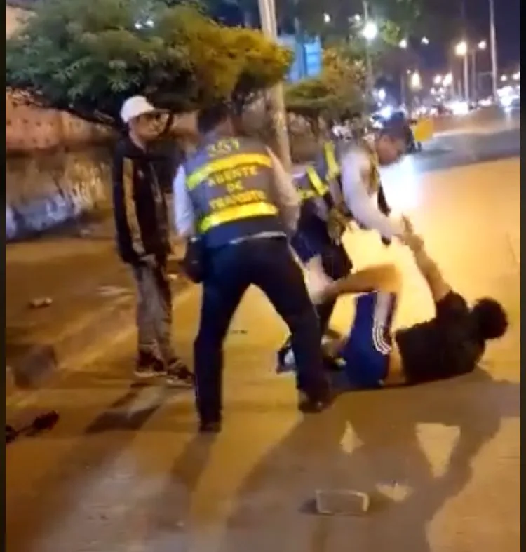 agentes pelea Cali