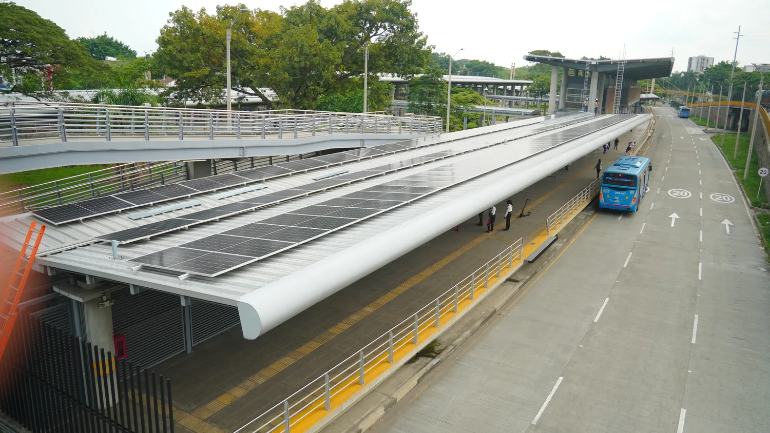 Paneles Solares Estación Mio