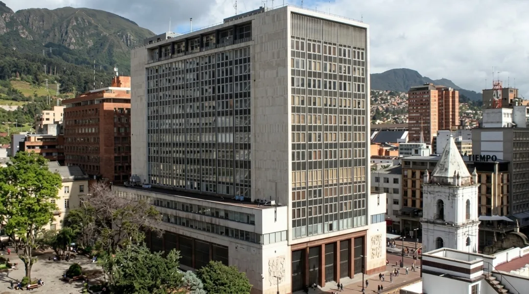 Banco de la República aumenta la tasa de interés al 12,25 %.