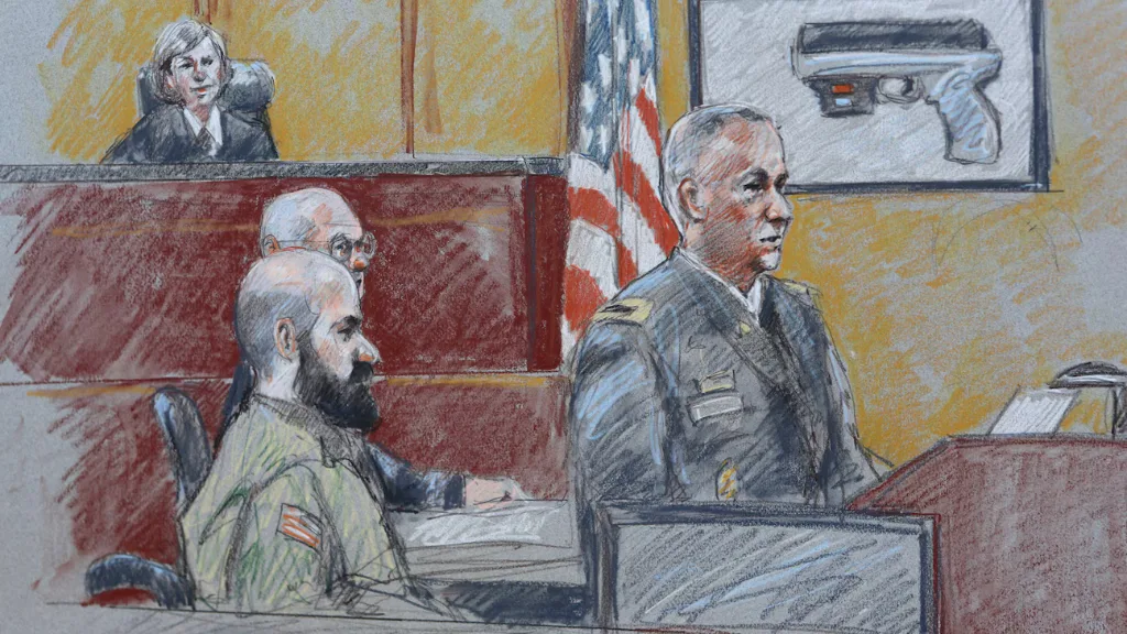 Dibujo de Nidal Malik Hasan sentado en la sala del tribunal durante una audiencia judicial.